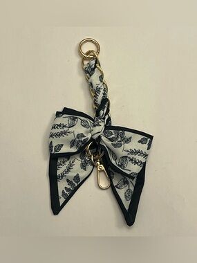 Bow tie Bag Charm (black and white, gold‎ chain)